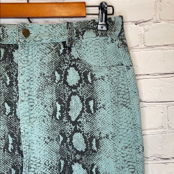 Blue Blush Blue Gray Snake Print Frayed Hem Skirt Size Medium - Picture 6 of 13